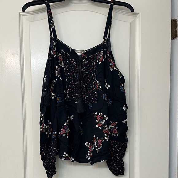 Abercrombie & Fitch Tops - Abercrombie & Fitch Black Floral Embroidered Blouse